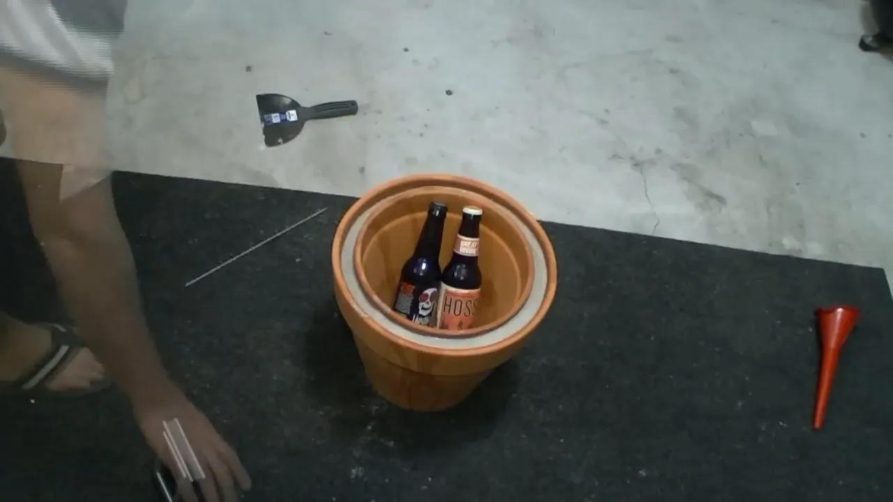 Placing items inside the Zeer pot